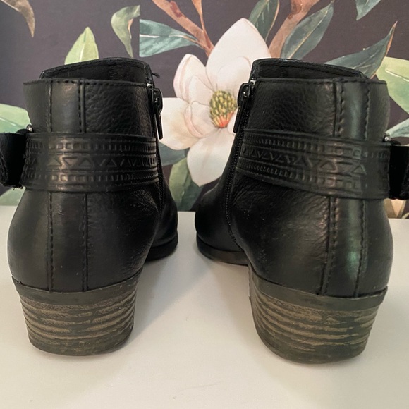 Clarks Addiy Kara black leather booties size 8.5 - Picture 4 of 14